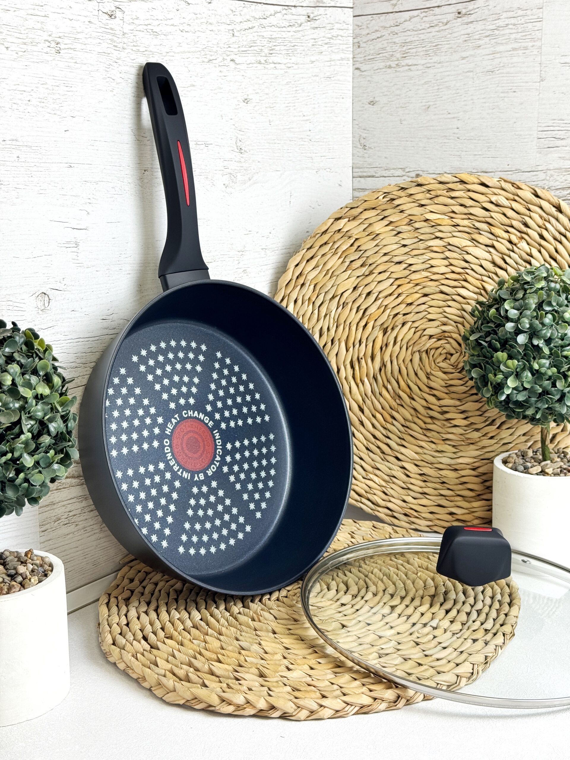 28 cm deep frying pan with lid Intrendo Black Space IN1028BS